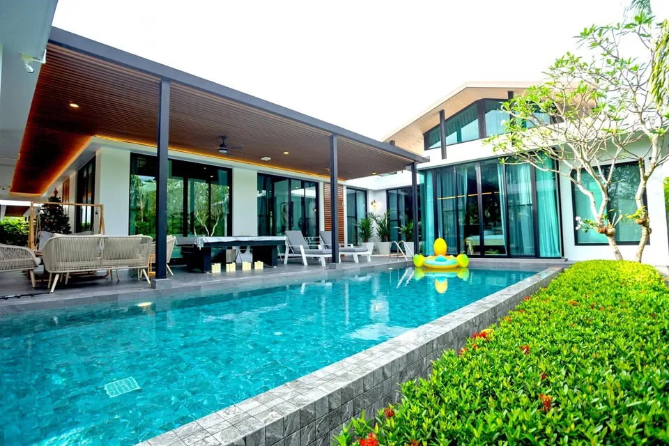 Exklusive Tropenvilla in Nai Harn Baan Bua