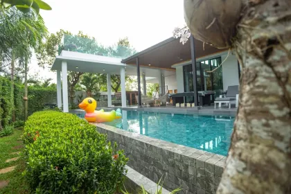 วิลล่าทรอปิคอลหรูในในหาน บ้านบัว