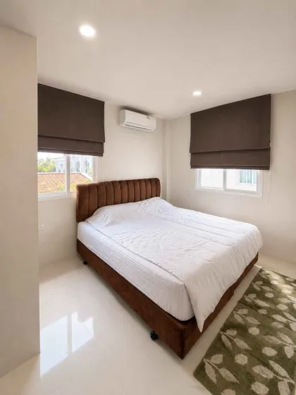 วิลลามุม 4 ห้องนอน พร้อมทางเข้าสระว่ายน้ำที่ Supicha Sino 8, โกะแกว