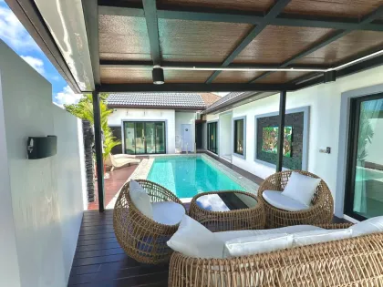 3-Schlafzimmer-Villa mit 5 Badezimmern und eigenem Pool in Thalang