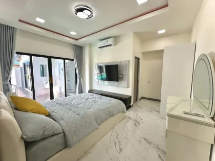 3-Schlafzimmer-Villa mit 5 Badezimmern und eigenem Pool in Thalang