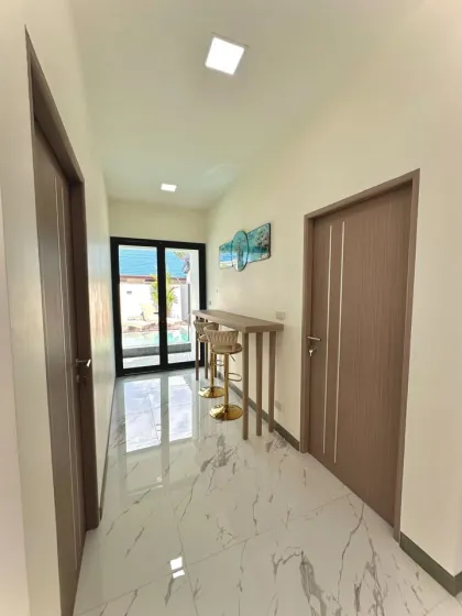 3-Schlafzimmer-Villa mit 5 Badezimmern und eigenem Pool in Thalang