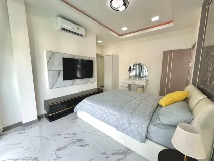 3-Schlafzimmer-Villa mit 5 Badezimmern und eigenem Pool in Thalang