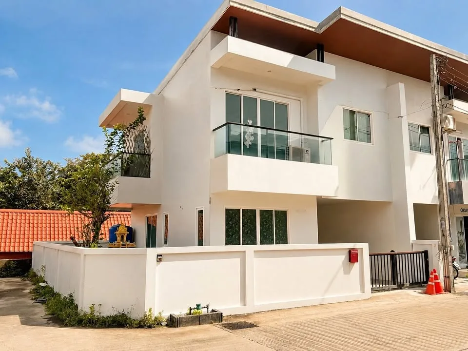 3-Bedroom Twin Villa with 2 Bathrooms in Nai Yang, Phuket