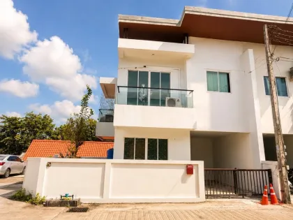 3-Bedroom Twin Villa with 2 Bathrooms in Nai Yang, Phuket