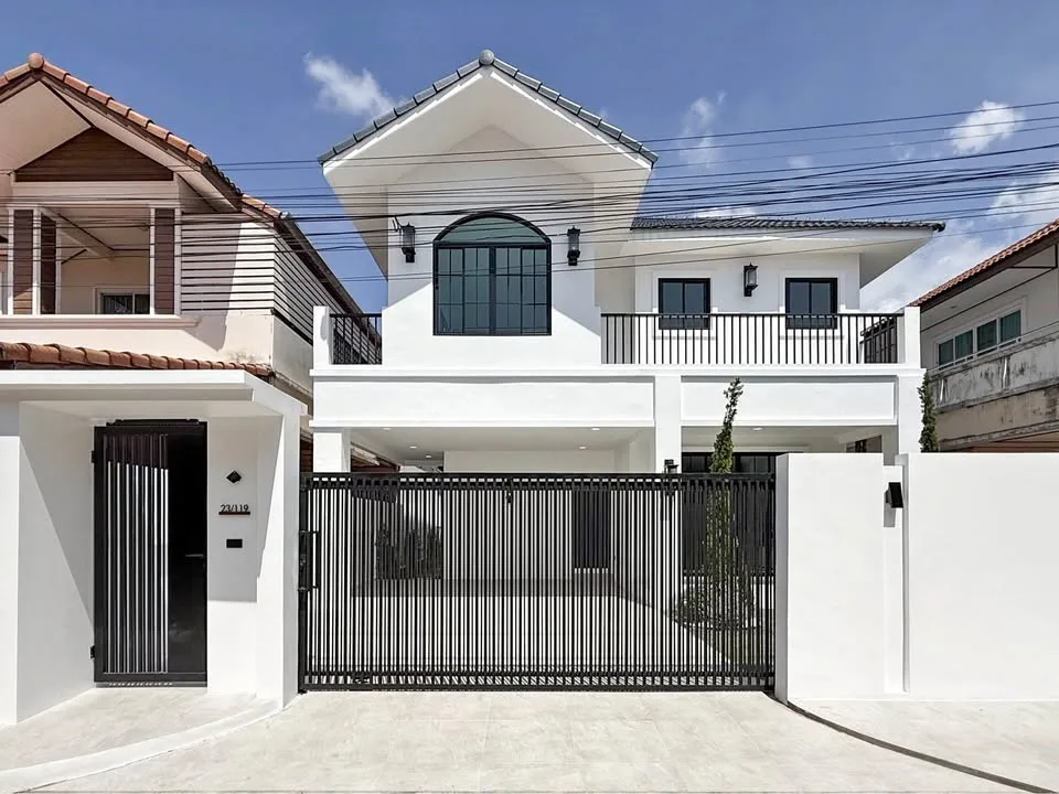 Villa de 4 dormitorios y 5 baños en Phanason Thep Anusorn, Kamala