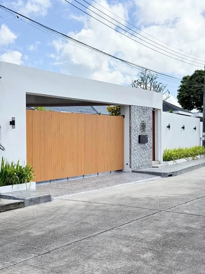 Luxury 3-Bedroom Pool Villa in Baan Suan Neramit 5, Thalang