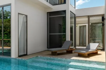 Villa de 5 Dormitorios con Piscina junto al Lago en Ban Manick, Rawai