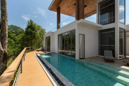 Villa de 5 Dormitorios con Piscina junto al Lago en Ban Manick, Rawai