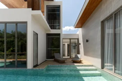 Villa de 5 Dormitorios con Piscina junto al Lago en Ban Manick, Rawai