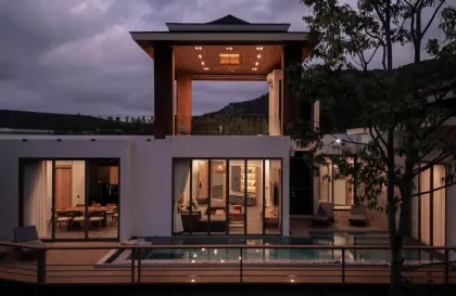 Villa de 5 Dormitorios con Piscina junto al Lago en Ban Manick, Rawai