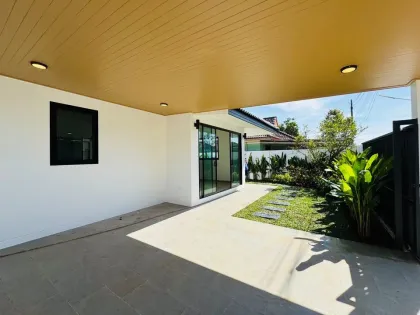 漂亮的Thanapa Park View角落三居别墅