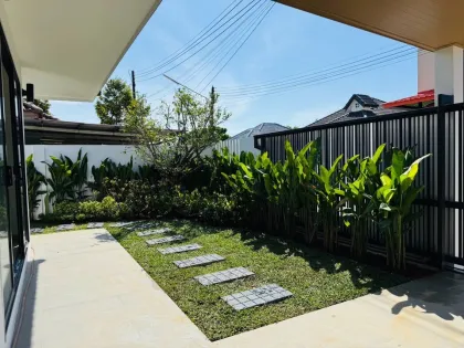 漂亮的Thanapa Park View角落三居别墅