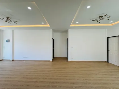 漂亮的Thanapa Park View角落三居别墅