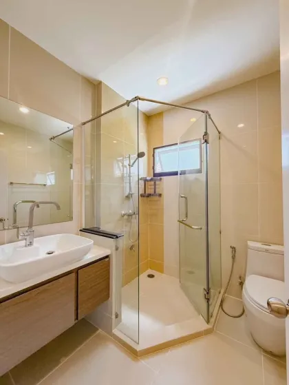 Amplio Apartamento de 3 Dormitorios y 3 Baños en Venta/Alquiler en The Palm Kathu – Patong Village