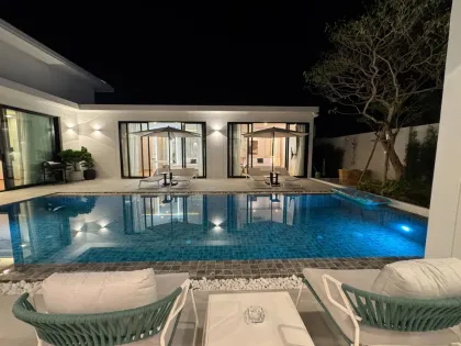Villa nueva de lujo de 5 dormitorios en Pasak 3, Bangtao
