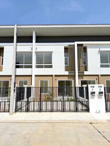 Casa adosada de 3 habitaciones y 2 baños en Thalang, Phuket