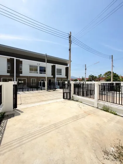 Casa adosada de 3 habitaciones y 2 baños en Thalang, Phuket
