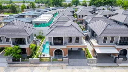 Neue 4-Zimmer-Villa mit eigenem Pool in der Nähe von BISP
