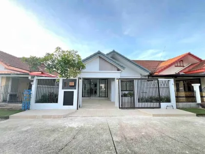 Casa adosada de 3 dormitorios en venta en Wichit, Phuket