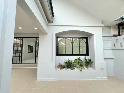 Casa adosada de 3 dormitorios en venta en Wichit, Phuket
