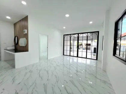 Casa adosada de 3 dormitorios en venta en Wichit, Phuket