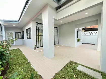 Casa adosada de 3 dormitorios en venta en Wichit, Phuket