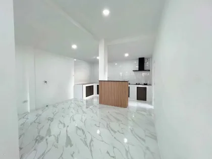 Casa adosada de 3 dormitorios en venta en Wichit, Phuket