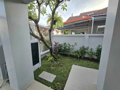 Casa adosada de 3 dormitorios en venta en Wichit, Phuket