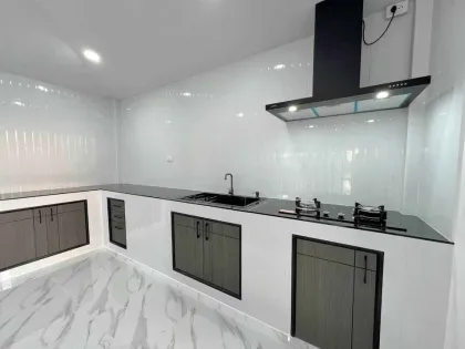 Casa adosada de 3 dormitorios en venta en Wichit, Phuket