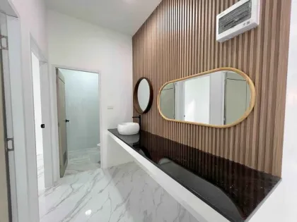 Casa adosada de 3 dormitorios en venta en Wichit, Phuket
