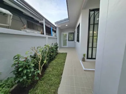 Casa adosada de 3 dormitorios en venta en Wichit, Phuket