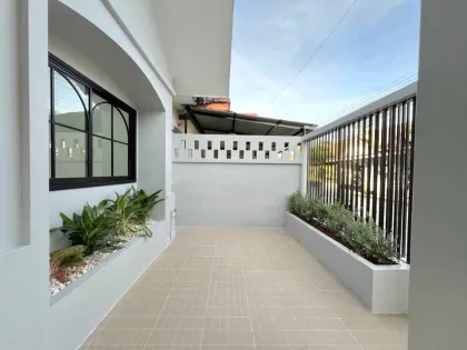 Casa adosada de 3 dormitorios en venta en Wichit, Phuket
