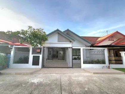 Casa adosada de 3 dormitorios en venta en Wichit, Phuket