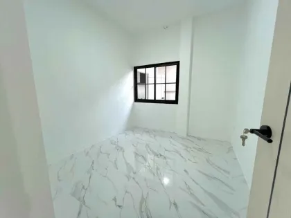 Casa adosada de 3 dormitorios en venta en Wichit, Phuket