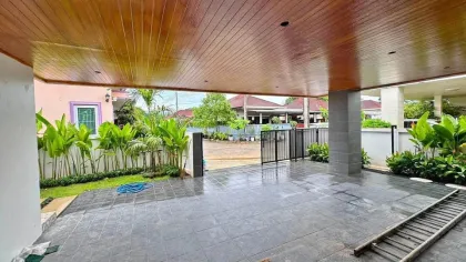 Villa d'angle 3 chambres à vendre dans Phuket Thani Village, Patong