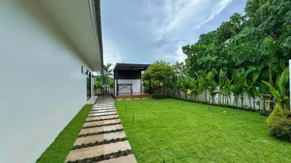 Villa d'angle 3 chambres à vendre dans Phuket Thani Village, Patong