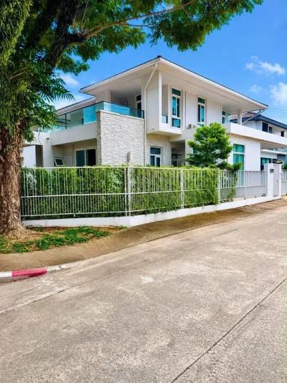 Угловая отдельная вилла на продажу в 88 Land & Houses, Ко Кео