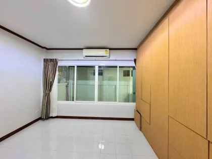 普隆潘村帕克洛克的迷人两卧室半独立别墅