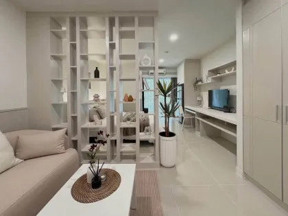 คอนโด 1 ห้องนอน รีโนเวทใหม่ที่ Modern Phanason The City, ราไวย์