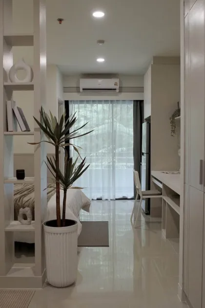 คอนโด 1 ห้องนอน รีโนเวทใหม่ที่ Modern Phanason The City, ราไวย์