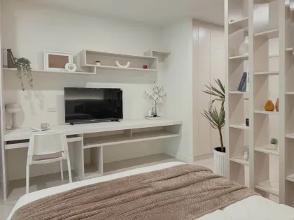 คอนโด 1 ห้องนอน รีโนเวทใหม่ที่ Modern Phanason The City, ราไวย์