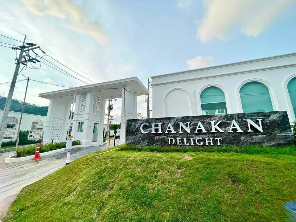 普吉镇Chanakan Delight现代两卧室联排别墅
