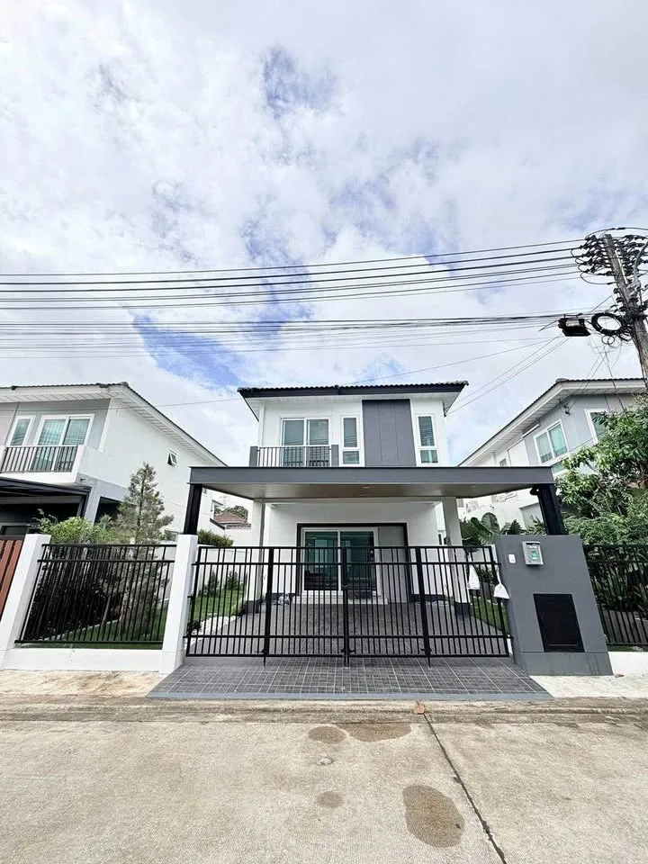 3 Bedrooms, 2 Bathrooms Villa for Sale in Phuket City