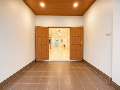 Casa adosada 2 habitaciones 3 baños cerca de 5-way Chalong