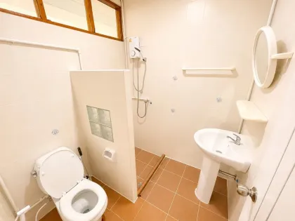 Casa adosada 2 habitaciones 3 baños cerca de 5-way Chalong