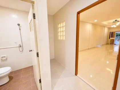 Casa adosada 2 habitaciones 3 baños cerca de 5-way Chalong