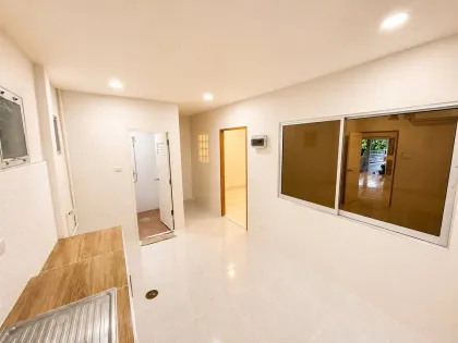 Casa adosada 2 habitaciones 3 baños cerca de 5-way Chalong