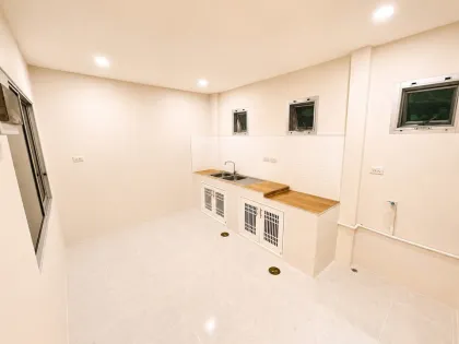 Casa adosada 2 habitaciones 3 baños cerca de 5-way Chalong