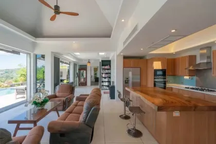 Beautiful 5-Bedroom 6-Bathroom Pool Villa in Cherng Talay